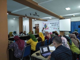 Pemaparan Terapi Pencegahan Tuberkulosi (TPT) oleh pelaksana program P2PL Dinkes Kota Bandung, Ahmad Ganda Saputra, Amd. Kep. (Sumber: Dokumentasi Penulis)
