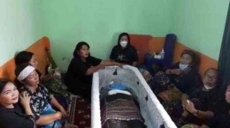 Jenazah mendiang Brigadir J di rumah duka (Sumber: tribunnews.com)