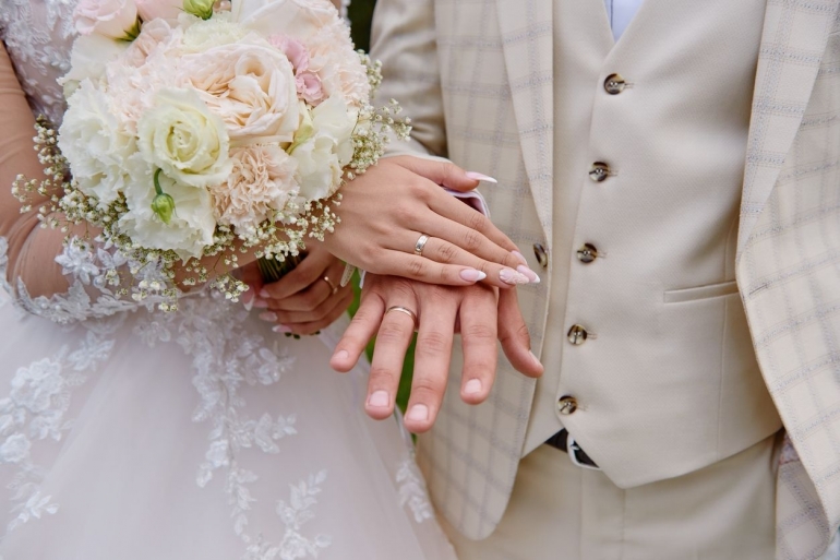 Sebelum perempuan menikah dengan pasangannya, kenali manfaat surat perjanjian pranikah | Dmytro Duda via parapuan.co