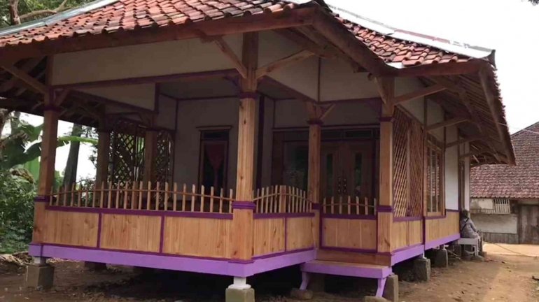 Rumah Adat Kamoung Wisata Bojong Honje