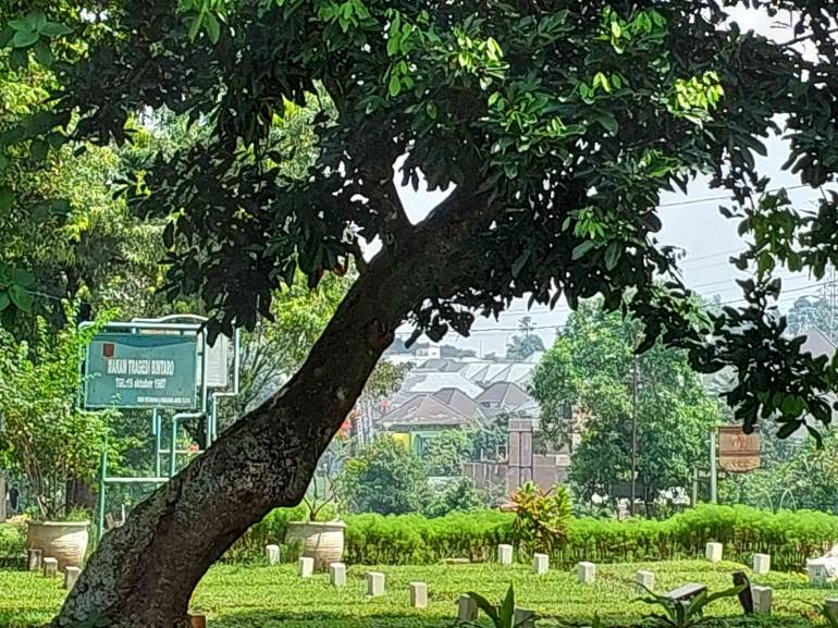 Blok pemakaman massal korban tak dikenal Tragedi Bintaro 1987 dicTPU Kampung Kandang Jagakarsa Jakarta Selatan (Dokpri)