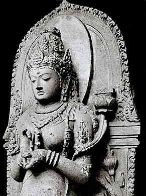 Arca Prajnyaparamita, dipercaya sebagai arca perwujudan Ken Dedes (koleksi Museum Nasional Indonesia). Sumber: wikipedia.org 