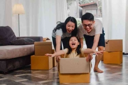 Orangtua tunjukkanlah perhatian ke anak saat long distance parenting berakhir (Gambar: Freepik via Kompas.com)