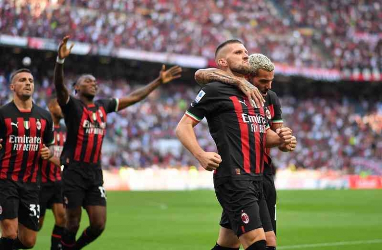 Juara bertahan Serie A, AC Milan sukses memenangi laga perdana (Foto: Reuters via bola.okezone.com)