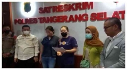 Permohonan maaf dari Ibu M yang sebelumnya permintaan maaf itu dilakukan oleh pegawai Alfamart di daerah Tangerang Selatan, Sumber : tribunnews.com
