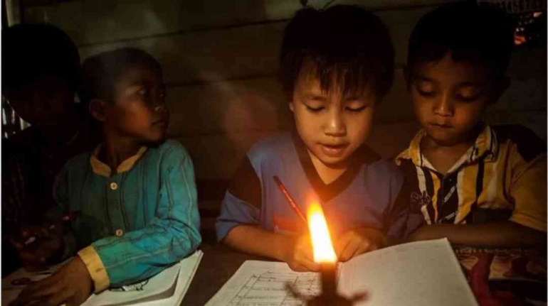 Pemerataan energi Listrik sangatlah penting dalam kehidupan ini, dan masih banyak desa-desa di pelosok negeri ini yang masih belum teraliri listrik secara merata, sumber : BBC.com