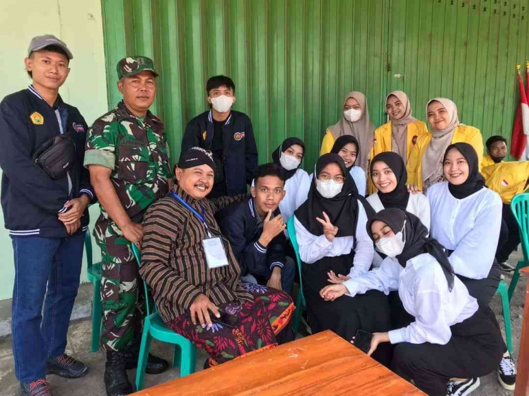 Gambar 1. foto bersama saat acara karnaval/dokpri