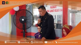Kasubsi Regitrasi Lapas Lahat Herwin Meldiansyah saat membacakan SK Remisi Umum HUT RI ke 77