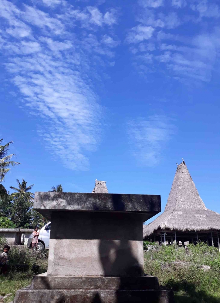 Makam Warat Wona, istri pemimpin Laskar Kodi Wona Kaka di Kampung Bongu (Foto:Lex) 
