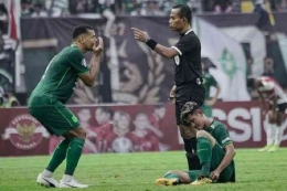 Wasit di Liga Indonesia, tak pernah sepi dari sorotan (Bolasport.com)