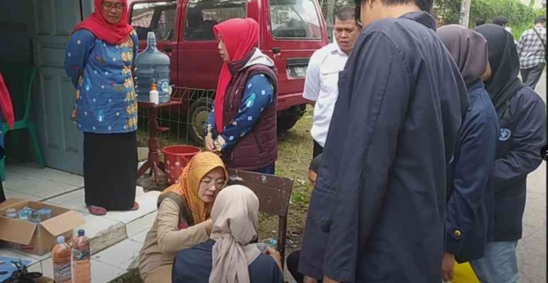 Sosialisasi dan Praktik Hidroponik, Pupuk Kompos, serta Tanaman Toga di Posyandu Cempaka (Dokpri)