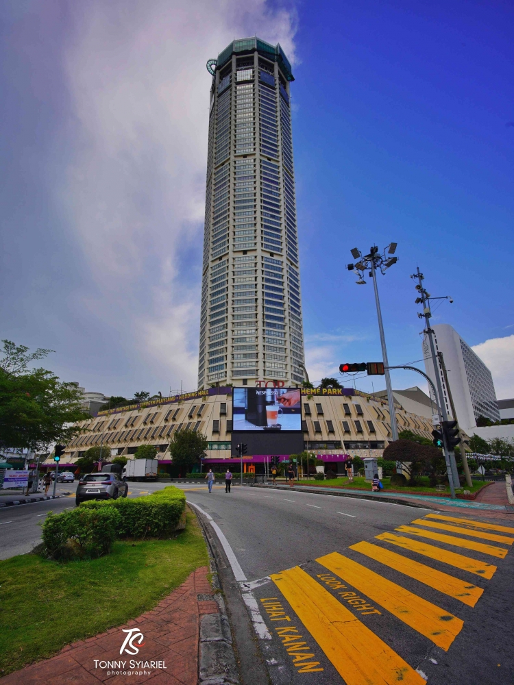 Komtar, pencakar langit tertinggi di Penang. Sumber: dokumentasi pribadi