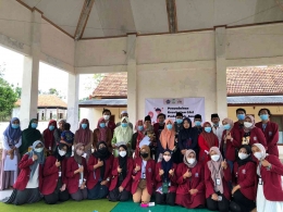 Mahasiswa KKN UMSurabaya melakukan penyuluhan kesehatan gizi kepada masyarakat desa Tattangoh/Dokumentasi pribadi 