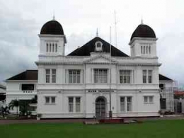 Gedung Bank Indonesia, bangunan peninggalan Belanda. Foto: ichsanamri.blogspot.com