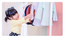 Ilustrasi anak memilih baju sendiri sebagai latihan mengambil keputusan. | Foto: shutterstock via kumpaaran mom 