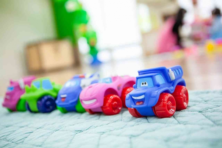 Ilustrasi mainan mobil warna warni untuk anak| pixabay.com