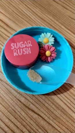 Emina Sugar Rush Lip Scrub (Dokumentasi pribadi)