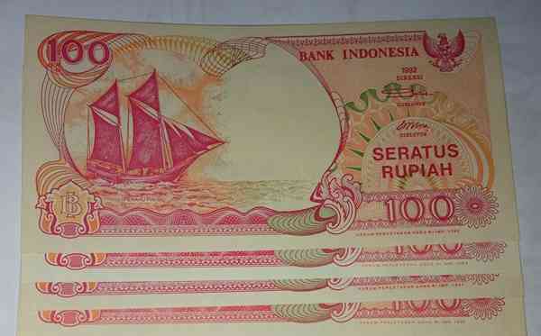 Beberapa koleksi uang kertas Rp 100 (Dokpri)
