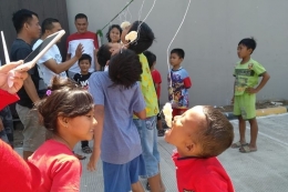 Perlombaan anak memperingati HUT RI. | Gambar: dok Adi via kompas.com