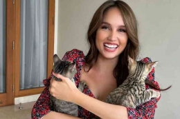 Cinta Laura adopsi kucing domestik. (Twitter @xlaurakiehlx via Kompas.com)