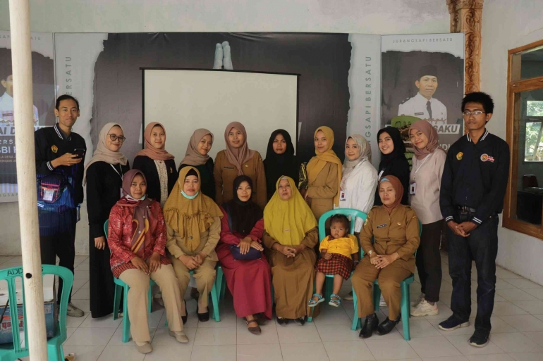 Foto bersama para Kader dan Perangkat Desa Jurangsapi. dokpri