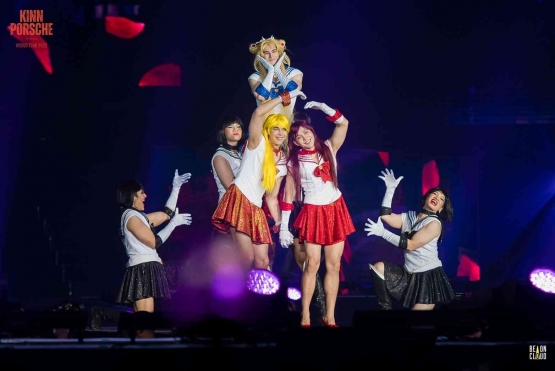 Perth Nakhun, Bas Asavaptr, dan Job Yosatorn tampil sebagai trio Sailor Moon (twitter.com/beoncloud_th)