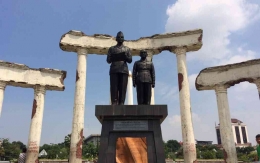 Potret patung Soekarno bersama Hatta di kawasan wisata Tugu Pahlawan Surabaya (sumber: ngopibareng.id)