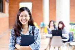 Mahasiswi Yang Tengah Semangat Kuliah | Sumber Solopos.com