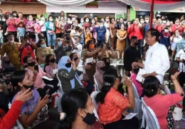 Presiden Jokowi disambut antusias rakyat saat kunjungan daerah. Doc Sekertariat Presiden
