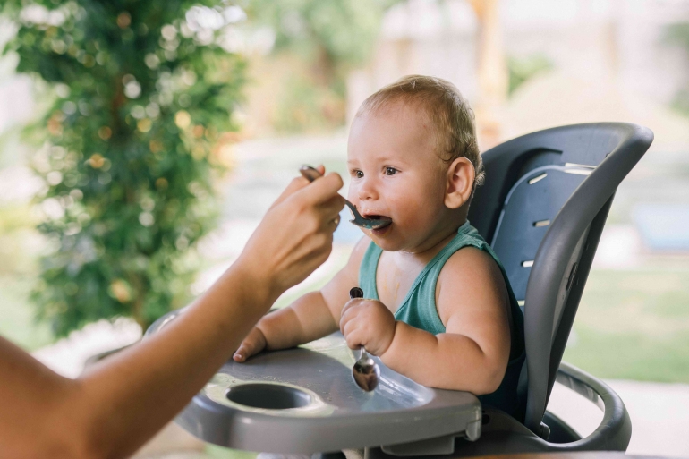 ilustrasi bayi sedang makan |Pexels.com/Yan Krukov