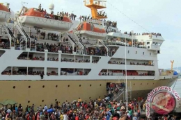 Ilustrasi naik kapal laut (Foto: antaranews.com)