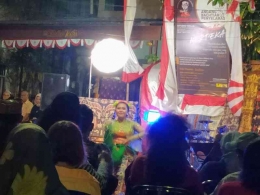 Tari Sparkling Surabaya yang rancak sebagai sambutan (foto: Hendra Setiawan)