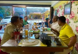 Dokpri PJ Bupati Kampar, Dr. H. Kamsol,MM makan siang bersama Ketua Umum ADKI, Kepala Disparbud,dan TA Bupati, Minggu, 21 Agustus 2022