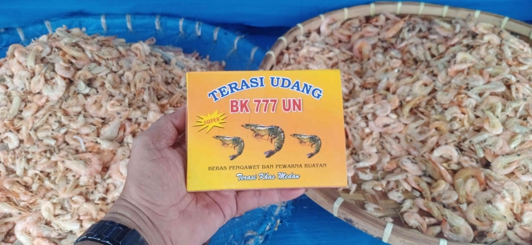 Terasi Udang, hasil produk lokal masyarakat, temuan dalam kunjungan penulis di Deli Serdang dan Medan, Sumatera Utara, (23/8/22).| Sumber: Dokumentasi pribadi