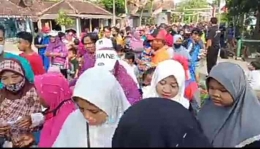 Antusiasme warga mengikuti acara jalan santai(dokumentasi Ilyas Obrok) 