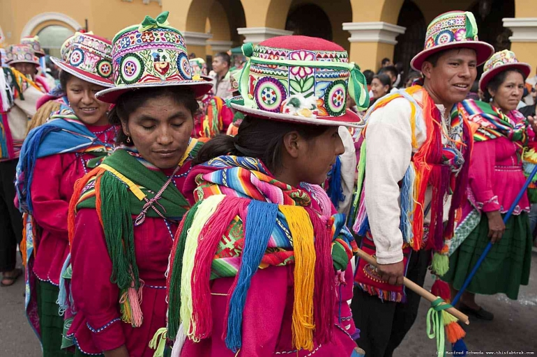 Di Peru tidak cukup merayakan hari kemerdekaan 1 hari tapi dua hari: Foto:thisfabrek.com