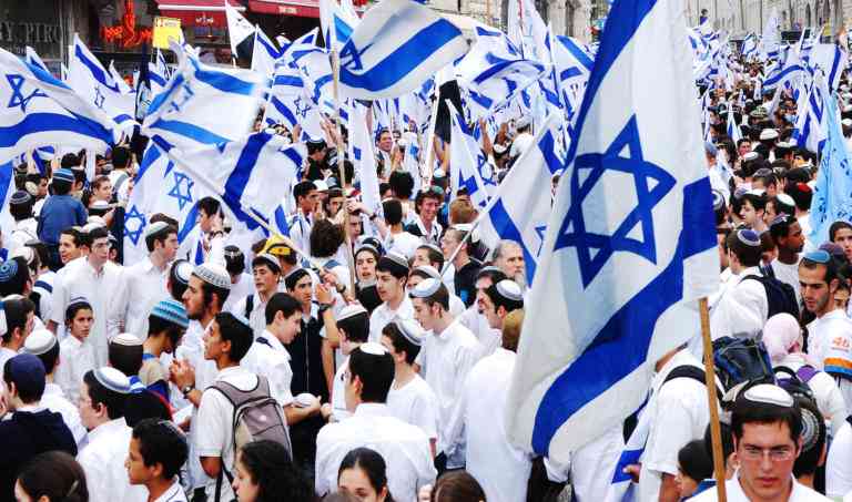  Perayaan kemerdekaan Israel diperingati setiap tahun pada hari kelima bulan Ibrani Iyar.| Foto: wishlearning.com
