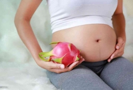 https://www.istockphoto.com/id/foto/wanita-hamil-memegang-buah-naga-di-perutnya-konsep-diet-gm842411768-137596193