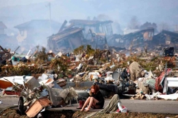 Gempa 11 Maret 2011 yang menimbulkan tsunami mekakan korban jiwa dalam jumlah besara. Photo: Reuters: Asahi Shimbun