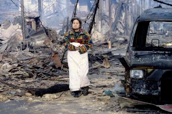 Gempa Kobe terjadi tahun  1995 menghancurkan  240,000 rumah dan bangunan. Photo: Reuters: Kimimasa Mayama.