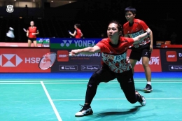 Aksi Ribka Sugiarto/Siti Fadia Silva Ramadhanti di BWF Wolrd Championship (sumber foto : PBSI)
