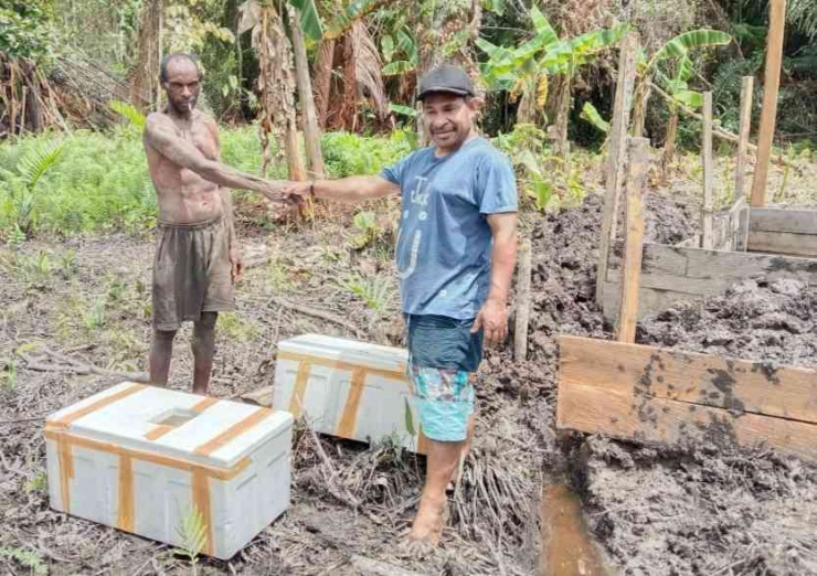Penyerahan Bibit Ikan Nila kepada Masyarakat Kampung Birak Distrik Jetsy Asmat, Papua (dokpri)