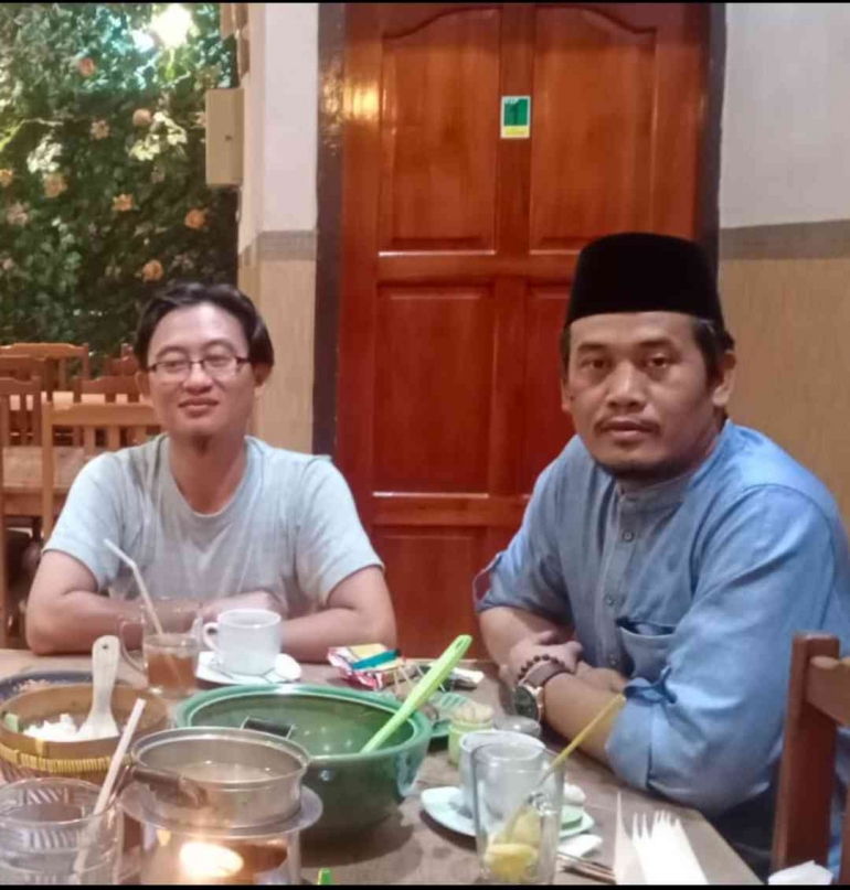 foto beraama sahabat satu Ma'had di Darul Ilmi saat reunion di Palangka Raya di Rm. Cianjur 18 agustus 2022 (dokpri) 