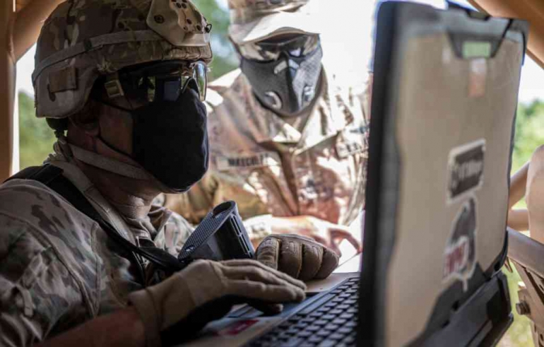 Di masa depan Tentara dibantu Komputer Bertempur di medan perang dari pusat komando militer.| Foto: warontherock. com