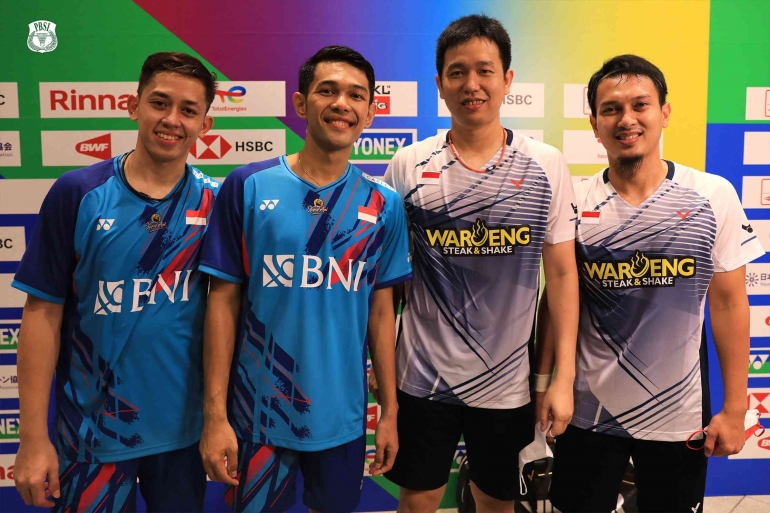 The Daddies dan FajRi setelah pertandingan di BWF World Championship 2022 (sumber foto : PBSI)