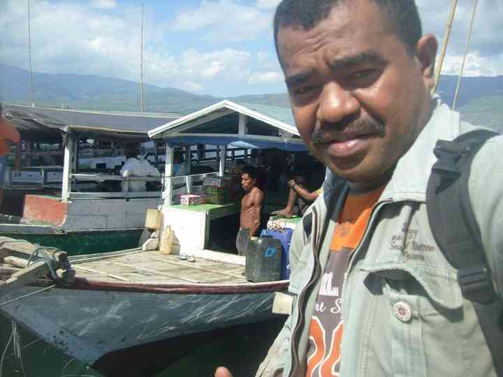 Dari pulau ke pulau dengan mengandalkan perahu motor. Dok pribadi