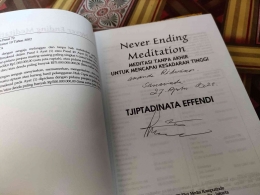 Buku karya Ayahanda Tjiptadinata, yang diberikan kepada penulis saat Kopdar Kompasiana (Dokpri/Istimewa)