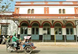 Tampak bangunan Stasiun Semut lama yang sudah direnovasi (sumber: jawapos.com)