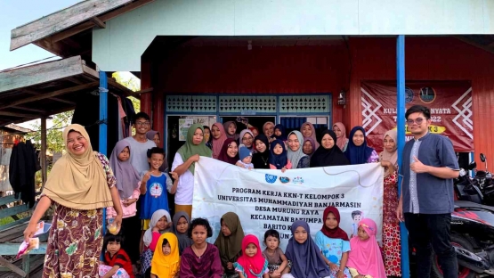 Gambar 3. Foto Bersama ibu-ibu yang hadir dalam kegiatan Edukasi dan Praktik cara pembuatan MPASI dalam pencegahan stunting/dok pribadi