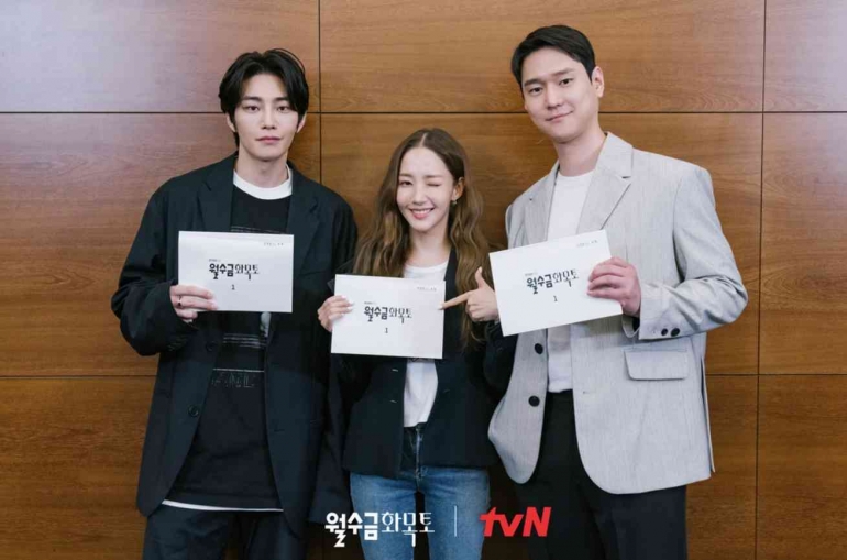 Ketiga pemeran utama drama Love in Contract saat pembacaan naskah (sumber: tvN)
